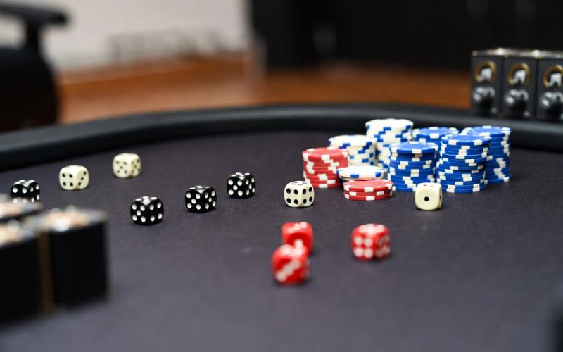 các thuật ngữ poker phổ biến trên bàn chơi